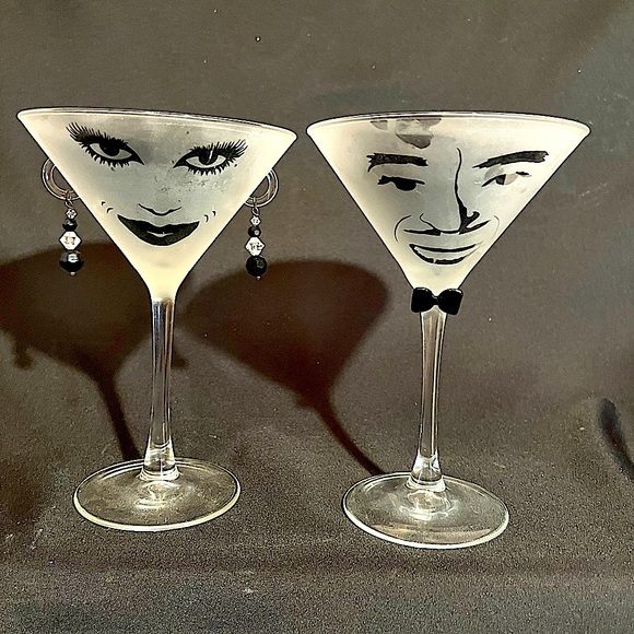 New Lola and Orlando Etched Martini Glasses- - Picture 2 of 2